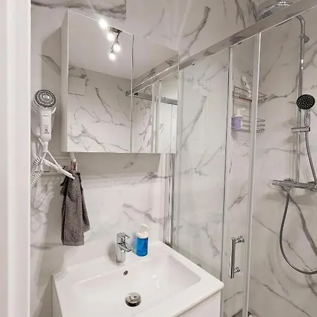 West Modern Apartment *