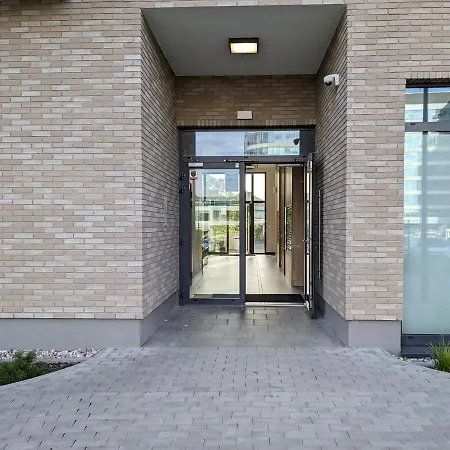 West Modern ワルシャワ