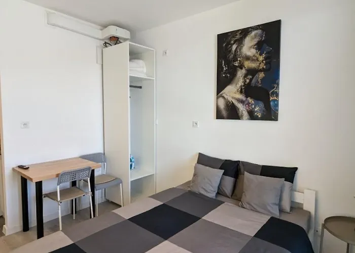 West Modern Apartment