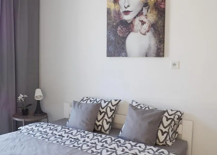 West Modern Apartment *