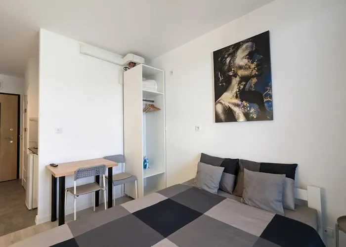 West Modern * Warsaw