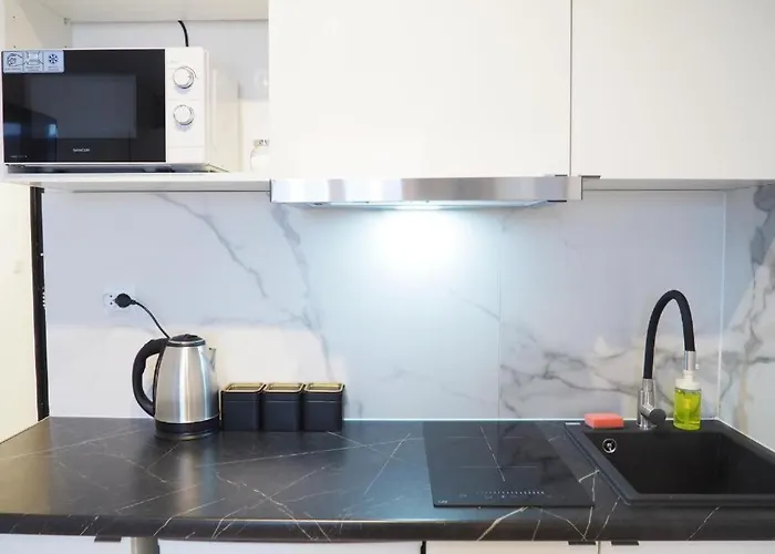 West Modern Apartment *